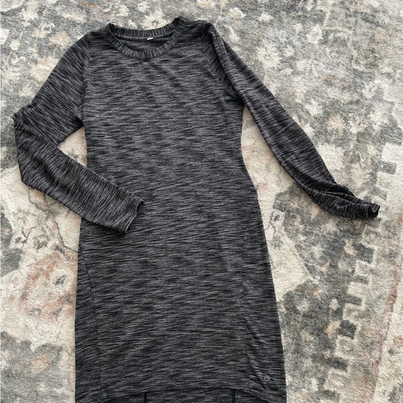 Lululemon Long Sleeve Dress - Size 6 - Picture 1 of 7